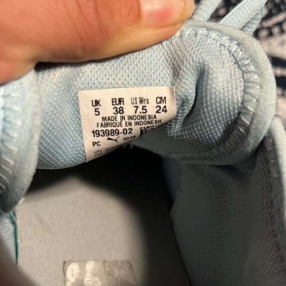 Puma womens 7.5 shoes - Picture 5 of 6